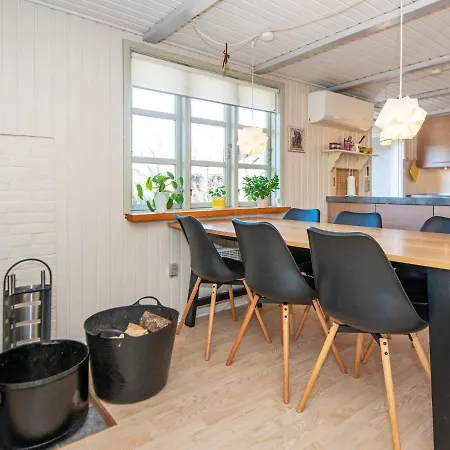 6 Person Holiday In Holiday home